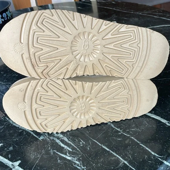 UGG Women's Platform Boots - Picture 6 of 6